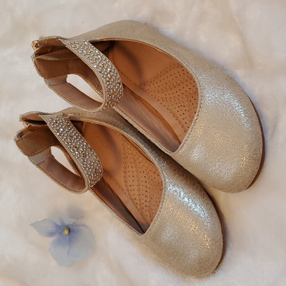 Tahari girl shoes, size 9, color gold